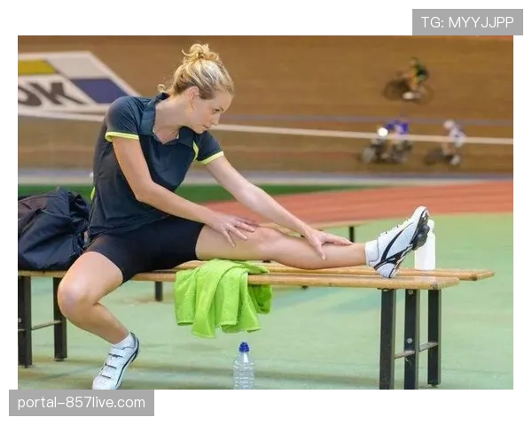 球员利用规则漏洞制造接触现象 异常伸腿与扩圆柱体动作识别